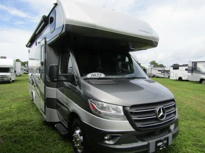 2022 Dynamax ISATA 3 — front three-quarter view