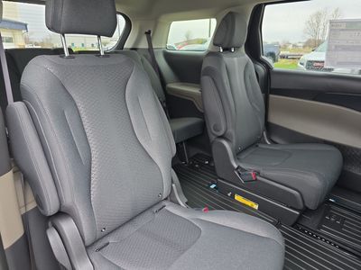 2026 Kia Carnival — photo 14 view