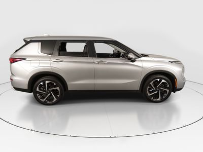 2024 Mitsubishi Outlander - Photo 8