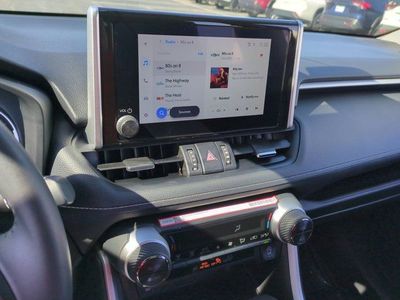 2025 Toyota RAV4 - Photo 12