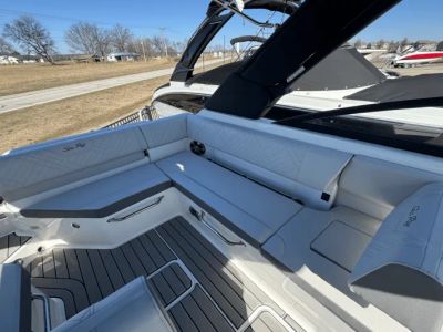 2025 Sea Ray 6.2L DTS BR4 - Photo 9