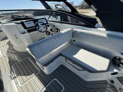 2025 Sea Ray 6.2L DTS BR4 - Photo 10