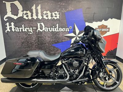 2025 Harley-Davidson FLHX - Street Glide — engine compartment view