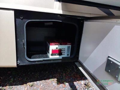 2018 Fleetwood RV Storm — photo 17 view