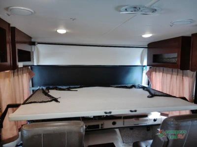 2018 Fleetwood RV Storm — photo 36 view