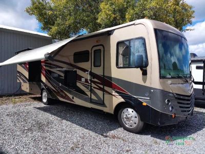 2018 Fleetwood RV Storm — photo 10 view