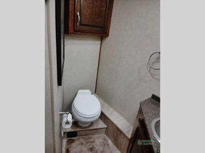 2018 Fleetwood RV Storm — photo 48 view