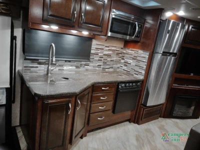2018 Fleetwood RV Storm — photo 40 view
