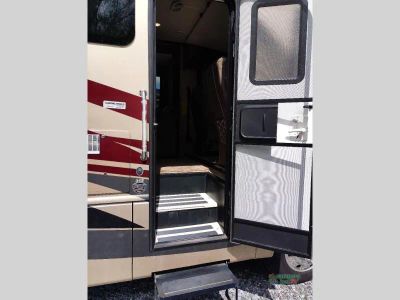 2018 Fleetwood RV Storm — photo 8 view