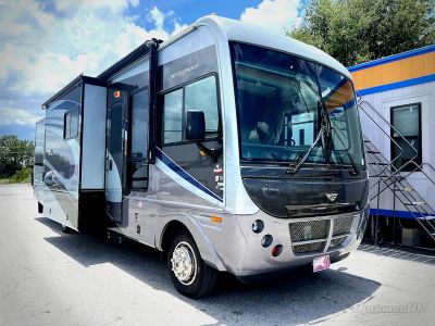 2006 Fleetwood Southwind — front three-quarter view