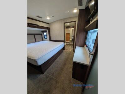 2018 Forest River RV Cardinal Luxury - Photo 18