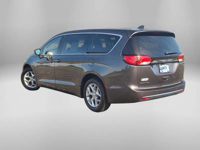 2018 Chrysler Pacifica — side profile view