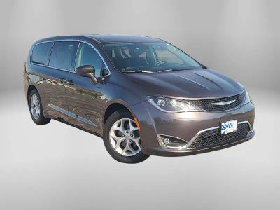 2018 Chrysler Pacifica — detail view