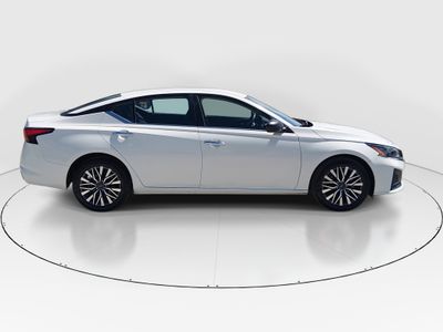 2025 Nissan Altima - Photo 8