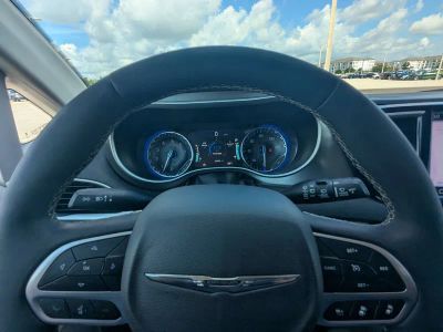 2024 Chrysler Pacifica — photo 36 view