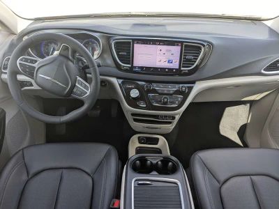 2024 Chrysler Pacifica — photo 20 view