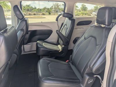 2024 Chrysler Pacifica — photo 17 view