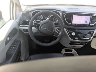 2024 Chrysler Pacifica — photo 21 view