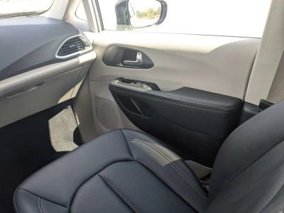 2024 Chrysler Pacifica — photo 22 view