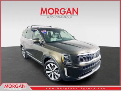 2020 Kia Telluride S in Green — front three-quarter view