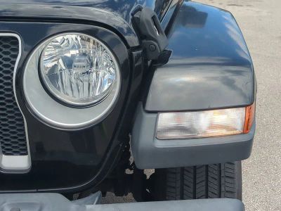 2019 Jeep Wrangler — photo 10 view
