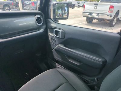 2019 Jeep Wrangler — photo 17 view