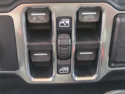 2019 Jeep Wrangler — photo 24 view