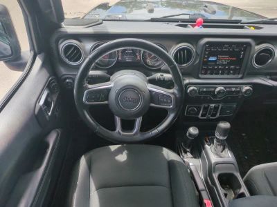 2019 Jeep Wrangler — photo 16 view