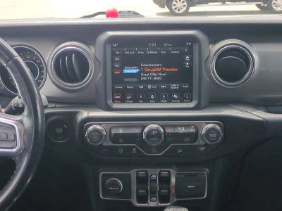 2019 Jeep Wrangler — photo 18 view