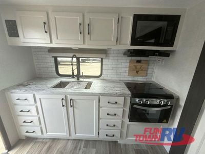 2025 Venture RV Stratus - Photo 17