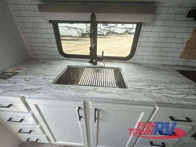 2025 Venture RV Stratus - Photo 18