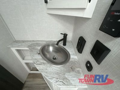2025 Venture RV Stratus - Photo 29