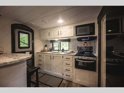2025 Venture RV Stratus - Photo 38