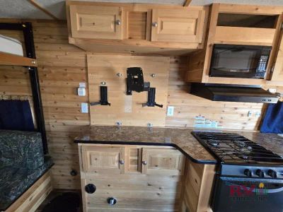 2017 Ice Castle Fish Houses Ice Castle Fish Houses — photo 12 view
