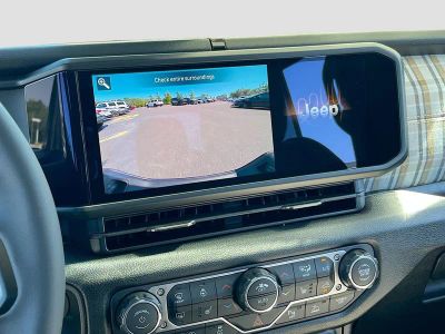 2026 Jeep Gladiator — photo 13 view