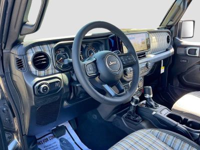 2026 Jeep Gladiator — photo 9 view
