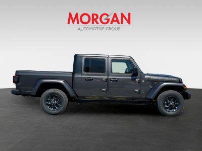 2026 Jeep Gladiator — photo 8 view