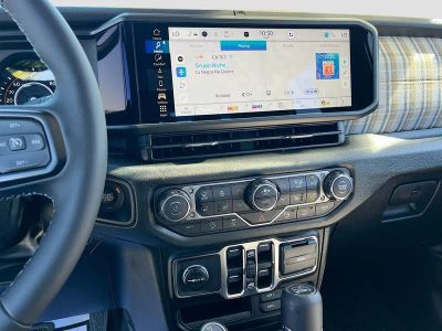 2026 Jeep Gladiator — photo 14 view