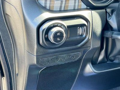 2026 Jeep Gladiator — photo 10 view