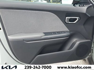 2025 Kia K4 — photo 18 view