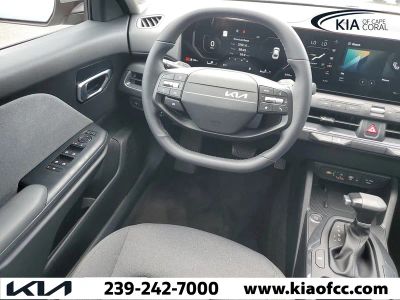 2025 Kia K4 — photo 13 view