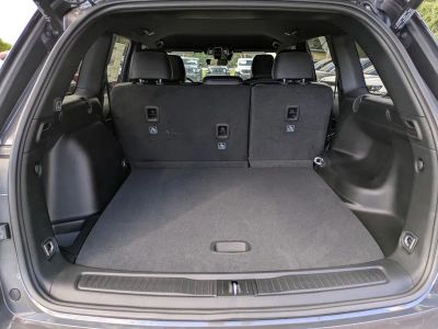 2025 Jeep Grand Cherokee — photo 11 view