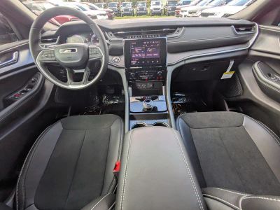 2025 Jeep Grand Cherokee — photo 13 view
