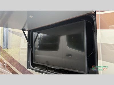 2015 Winnebago Suncruiser - Photo 9