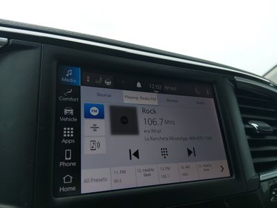 2023 Chrysler Voyager — photo 17 view