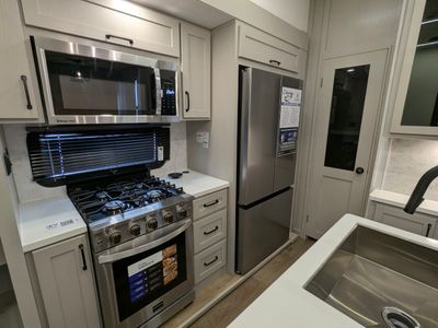 2025 Palomino Columbus - Photo 24