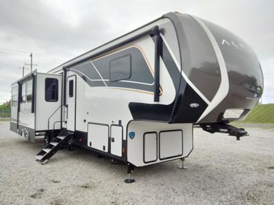 2025 Keystone Alpine Avalanche Edition - Photo 1