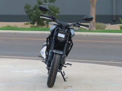 2025 Honda CB300R - Photo 3