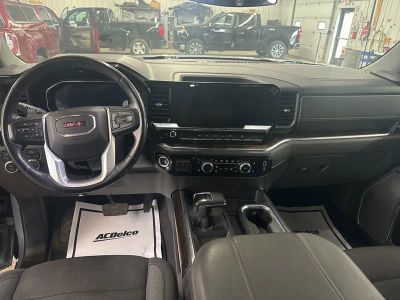 2023 GMC Sierra 1500 — detail view