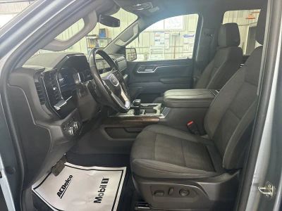 2023 GMC Sierra 1500 — interior view